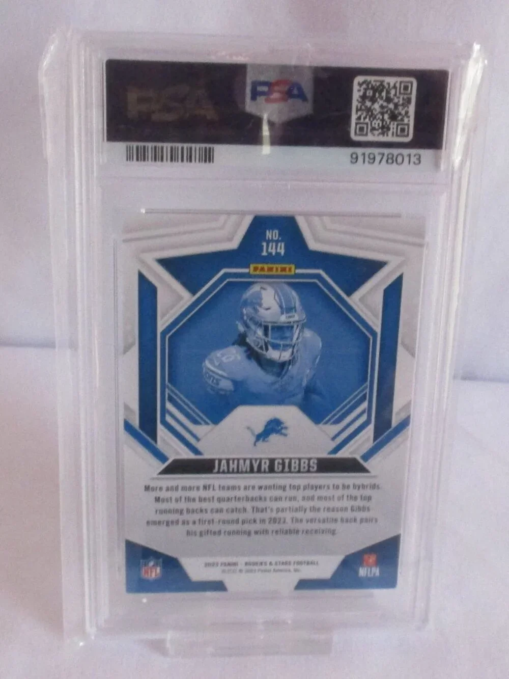2023 ROOKIES & STARS JAHMYR GIBBS # 49 TRUE BLUE /49 PSA 8